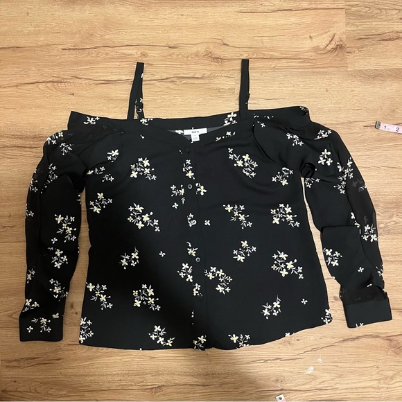 Floral Black Off-Shoulder Top size small straps - Picture 3 of 5